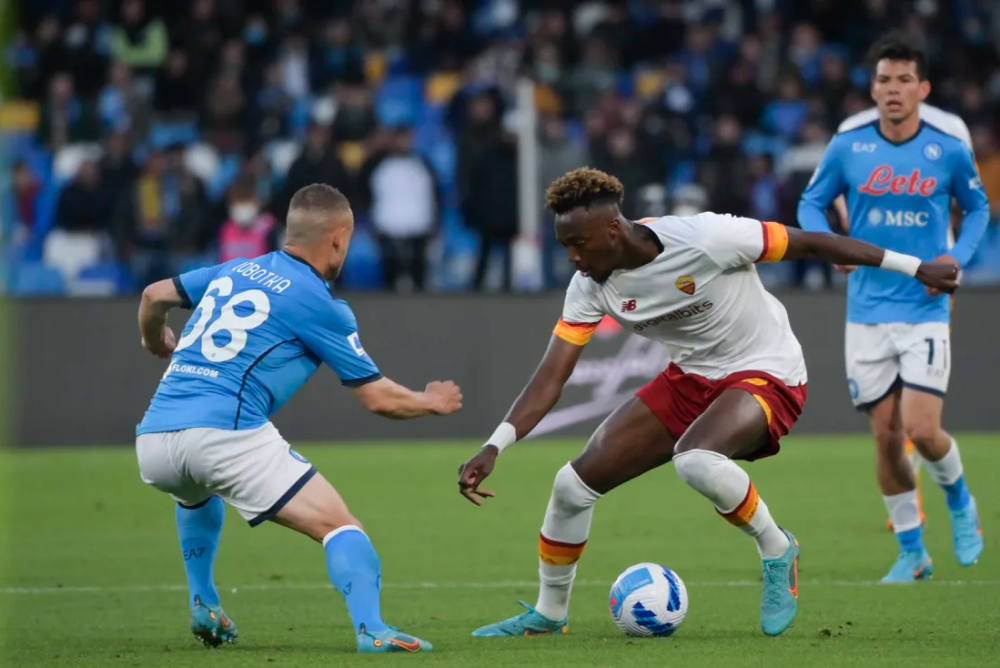 九游娱乐-那不勒斯再获胜利，罗马客场告负(图1)