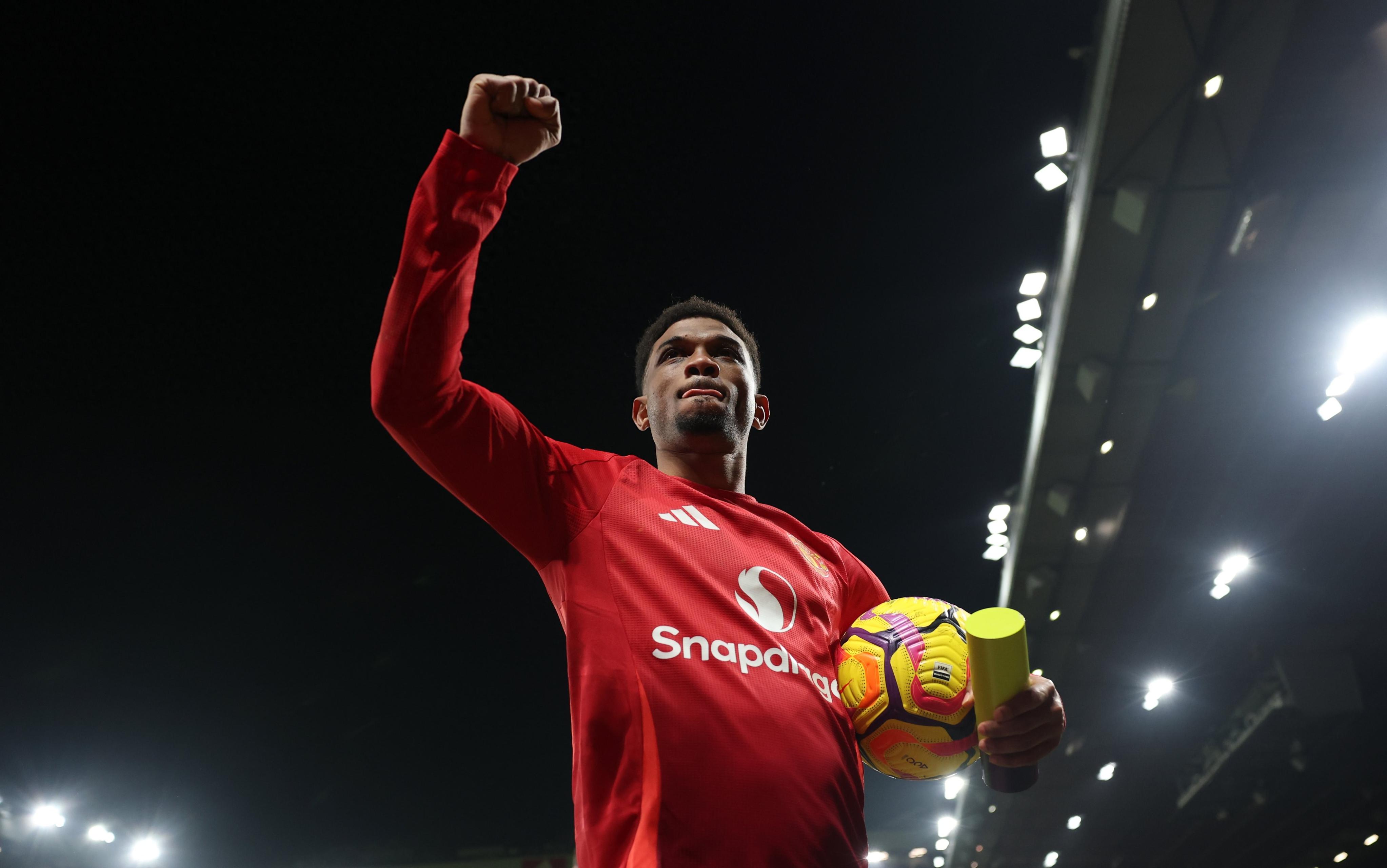 欧洲杯预选赛五月风暴，球场上绽放风采之花-九游APP(图2)