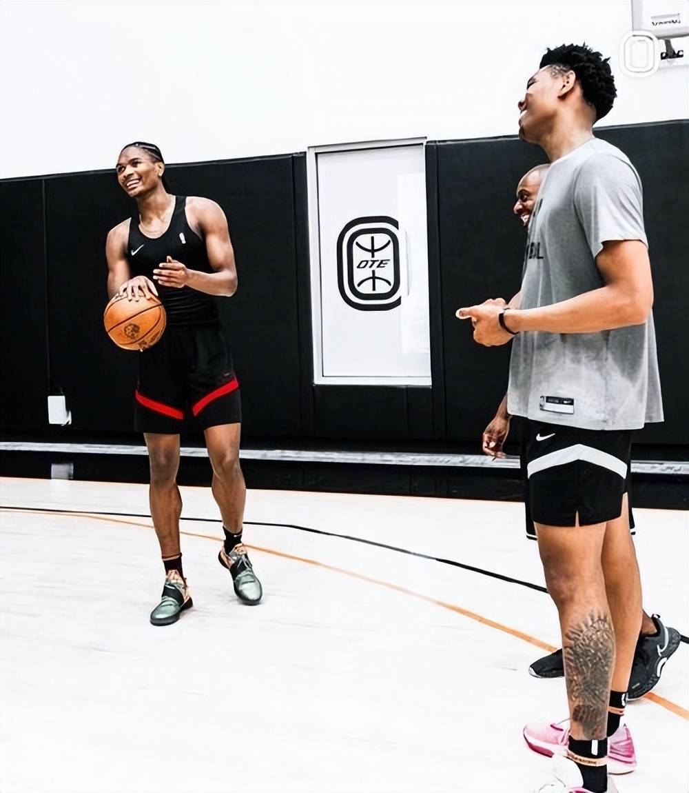 萨尔特火箭队急促加强中场，携手一流教练：九游APP(图1)