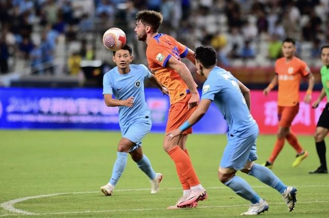 九游娱乐|精彩缤纷！国内足球联赛激烈对决，球队竞争激烈(图1)